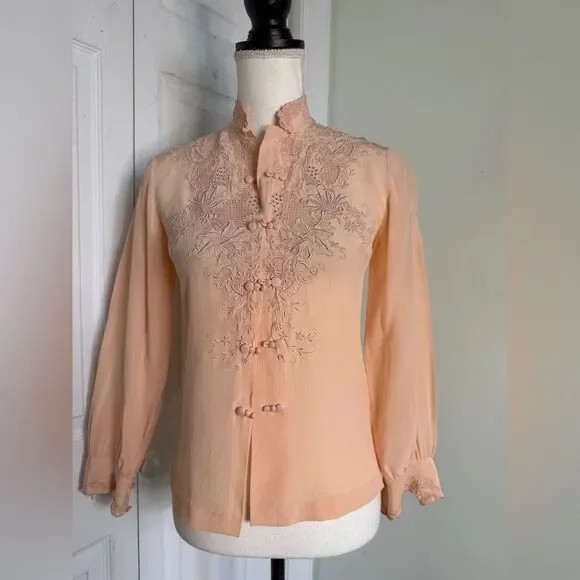 1950s Peony Silk Hand Embroidered Peach Pink Blouse - Picture 16 of 16